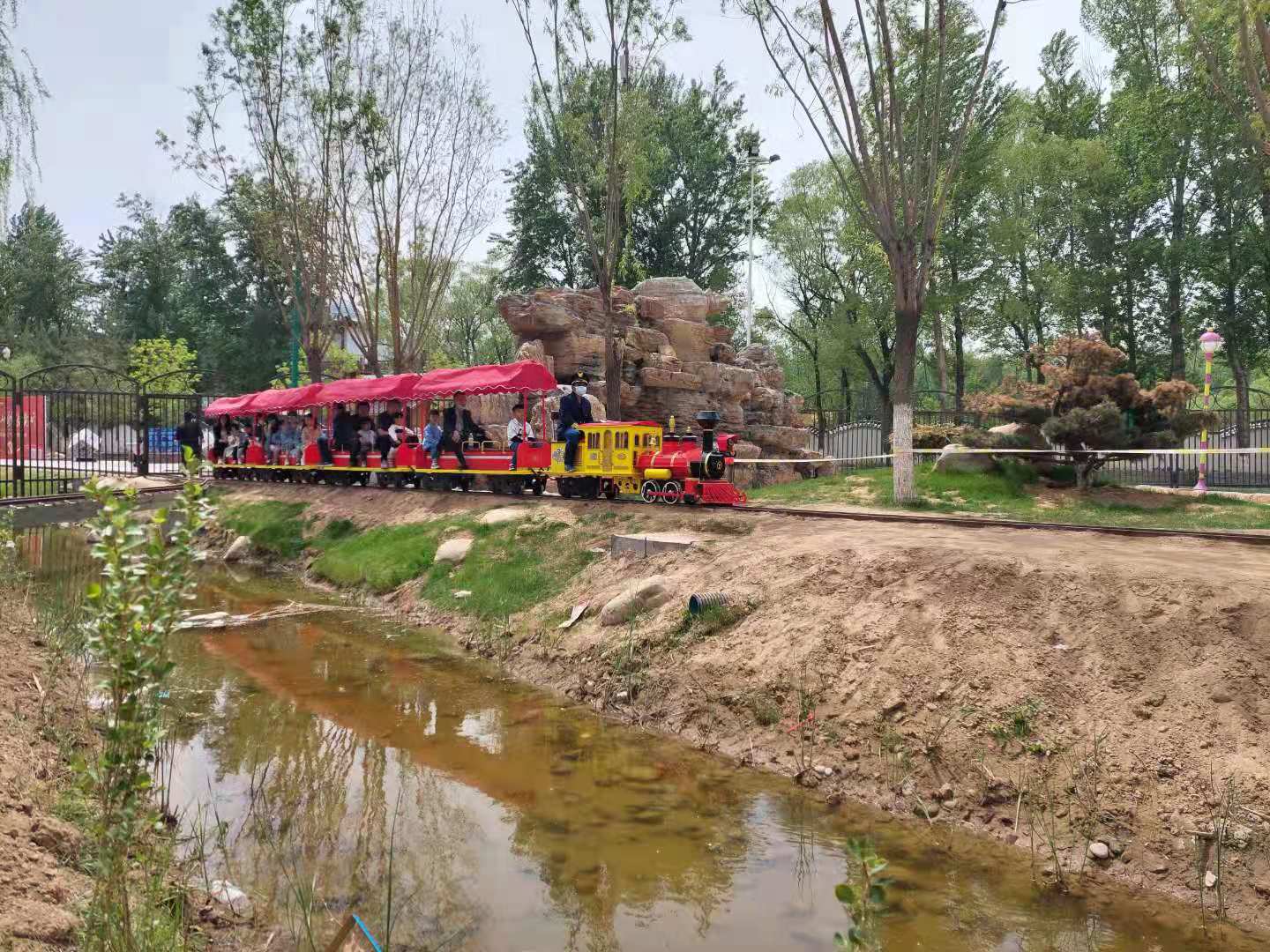 榆林圣都乐园网红小火车，快来现场打卡吧