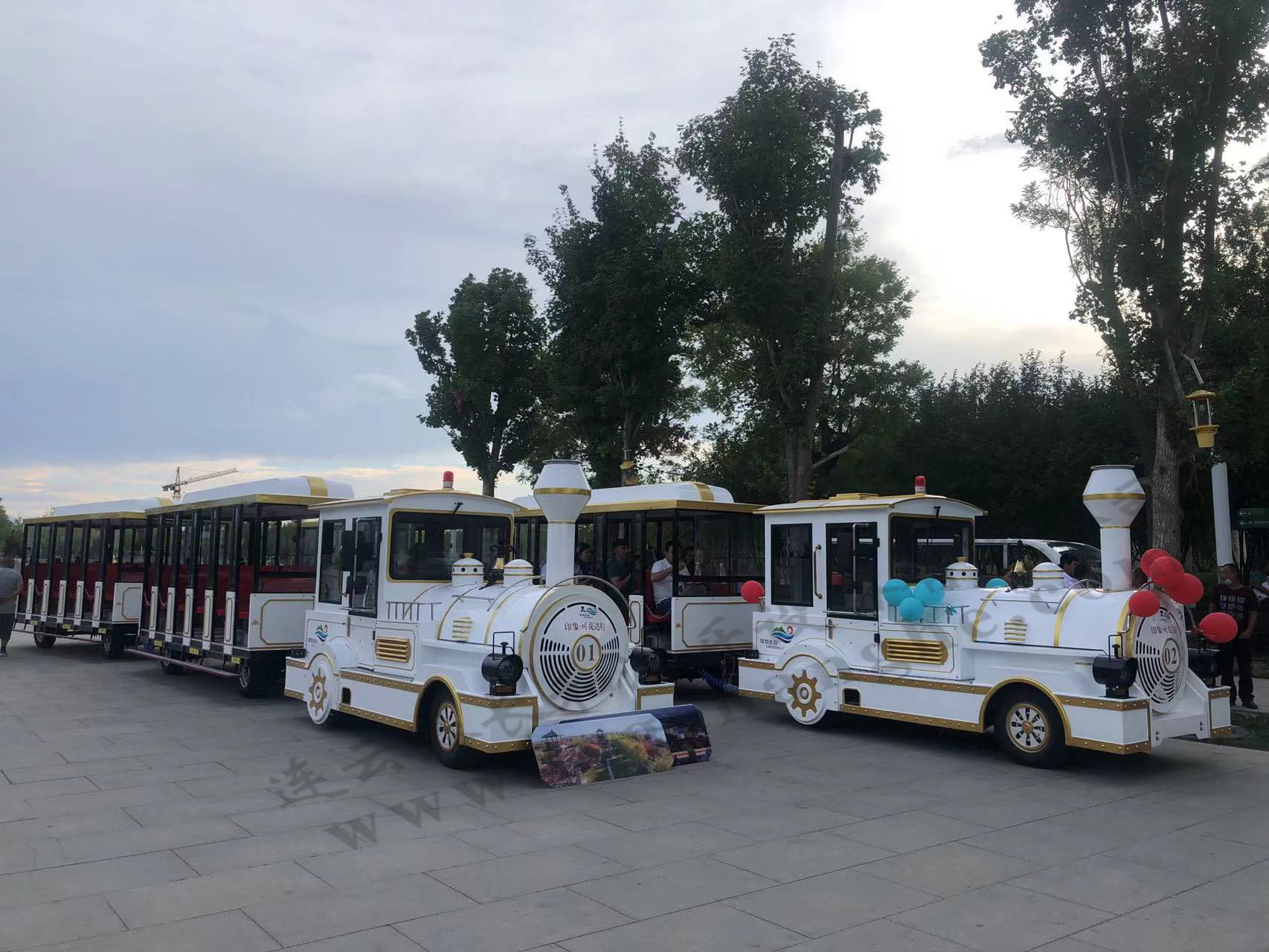 72座无轨观光小火车（象牙白）