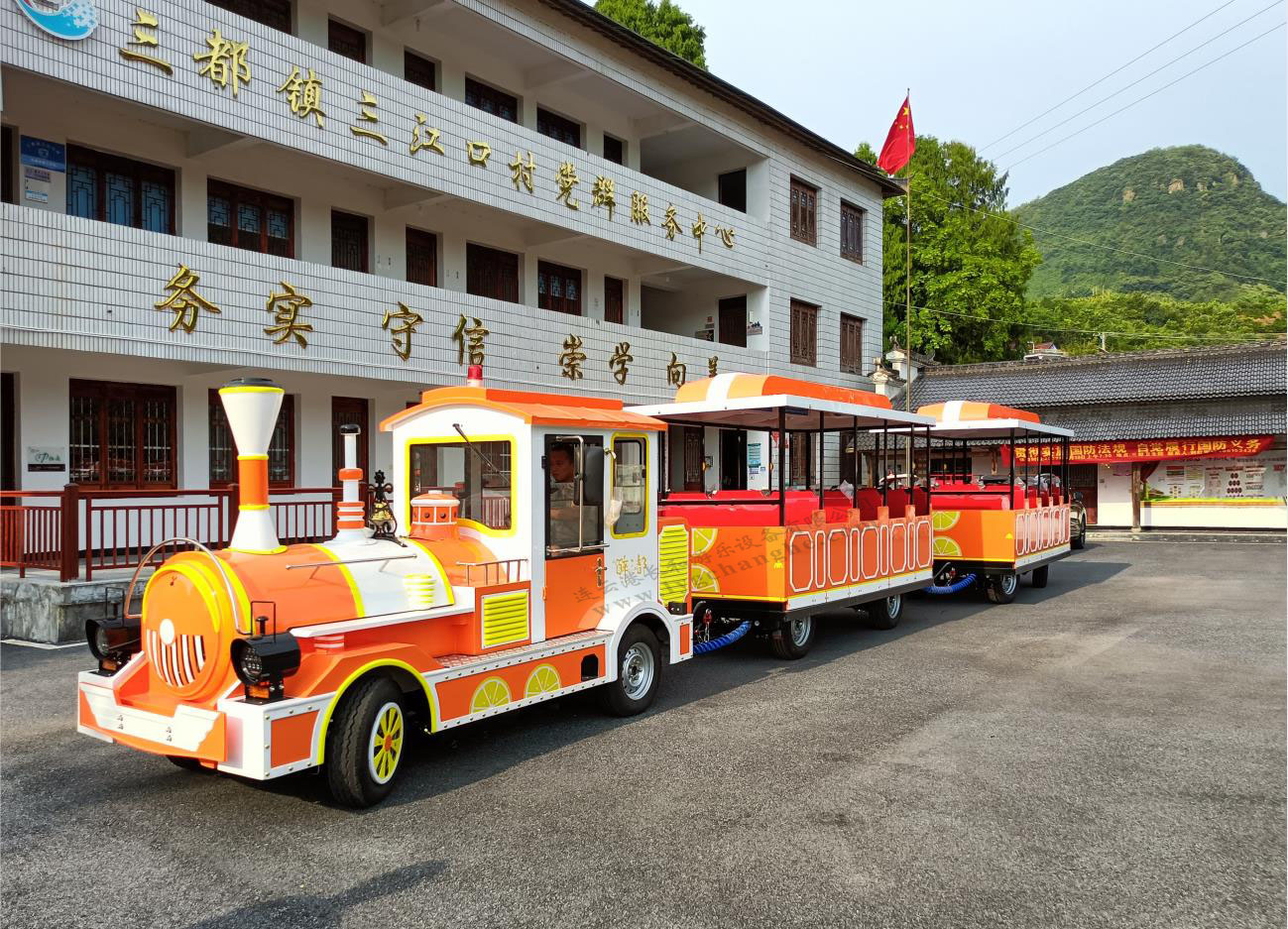 上海42座无轨观光小火车（橙黄色）